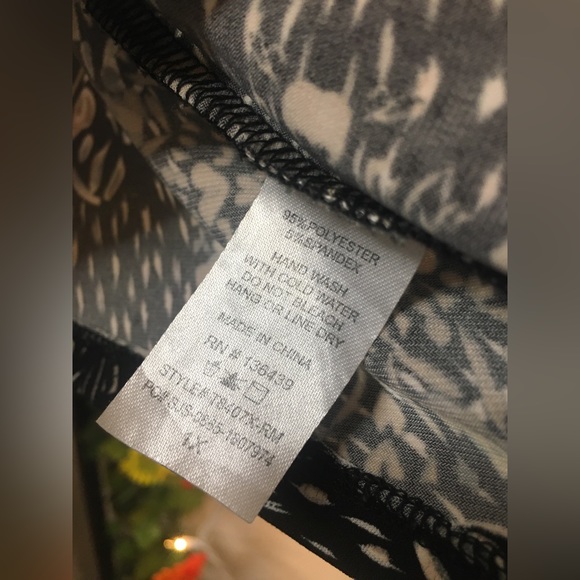 SJS | Women’s Black with Cream Colored Floral Pattern Sleeveless Blouse Top - Picture 5 of 7